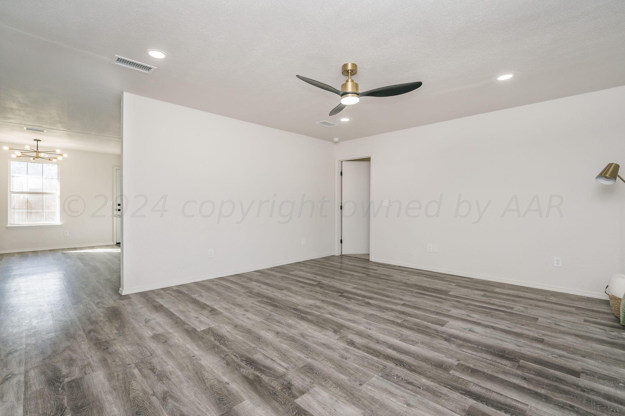 4207 Rhine Avenue Amarillo, TX 79110 - Photo 4 of 24 Living Room