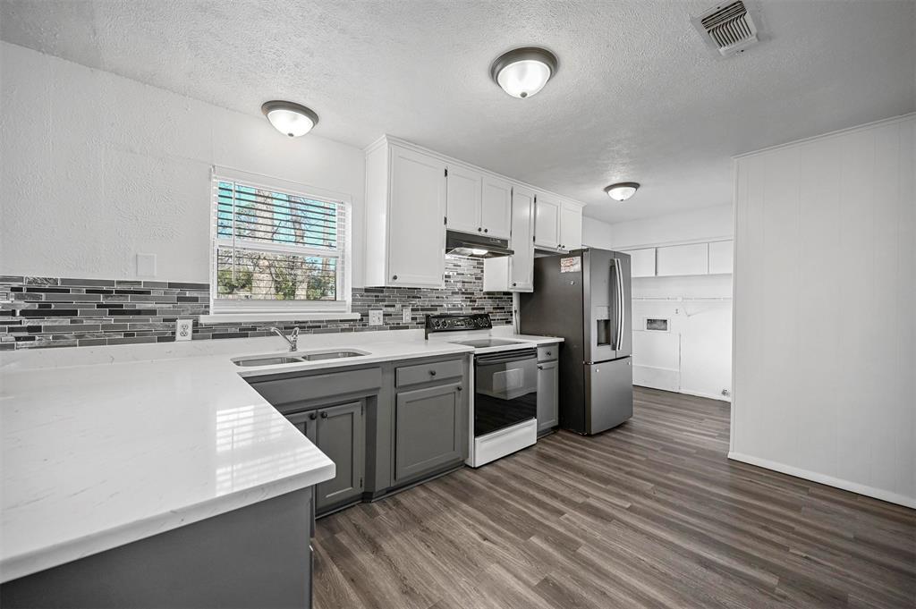 2018 South Center Street Arlington, TX 76010 - Photo 6 of 17