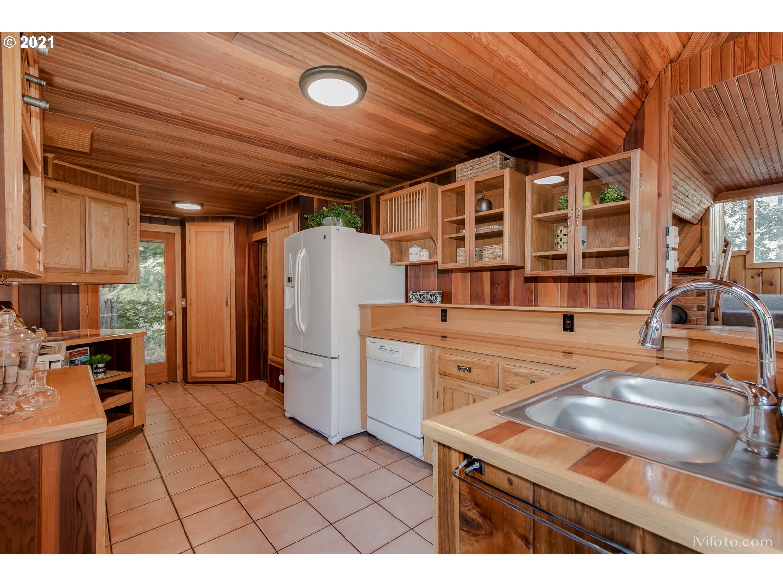 2620 East 43rd Avenue Eugene, OR 97405 - Photo 8 of 31