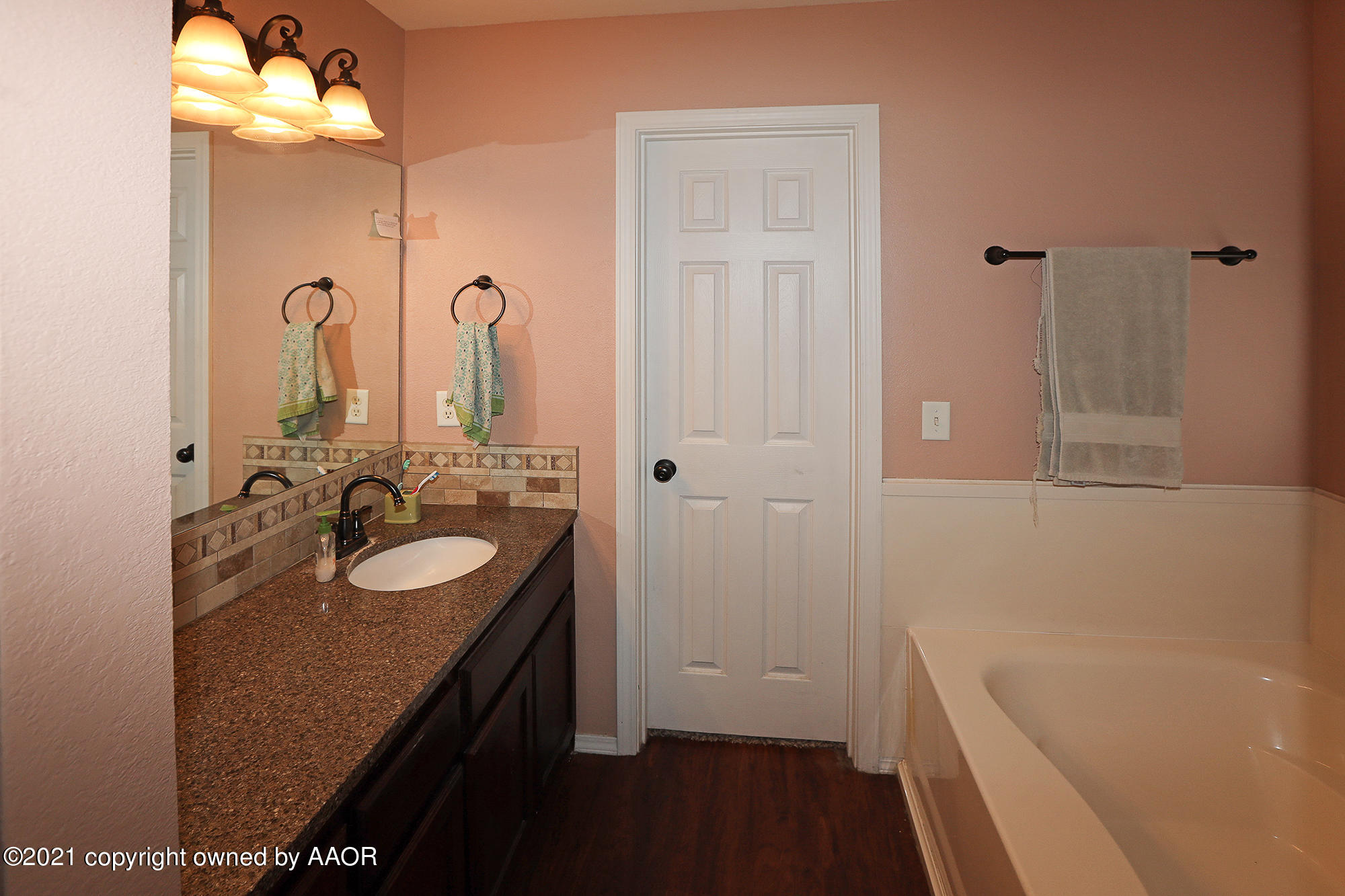 1024 Rushmore Drive Amarillo, TX 79110 - Photo 18 of 28 Master Bath