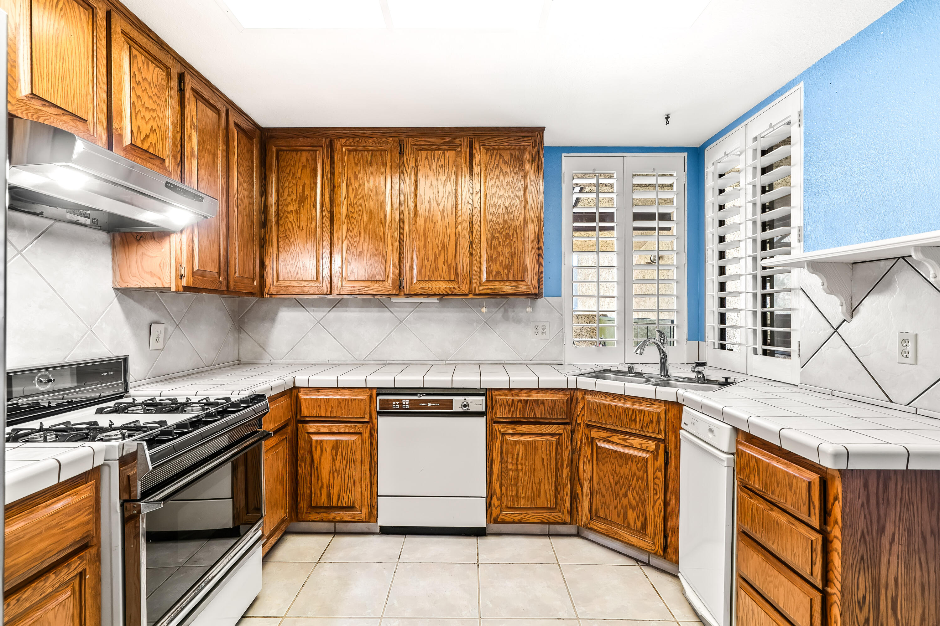 1384 East Andreas Road Palm Springs, CA 92262 - Photo 20 of 46 a kitchen with stainless steel appliances granite countertop a sink stove and cabinets