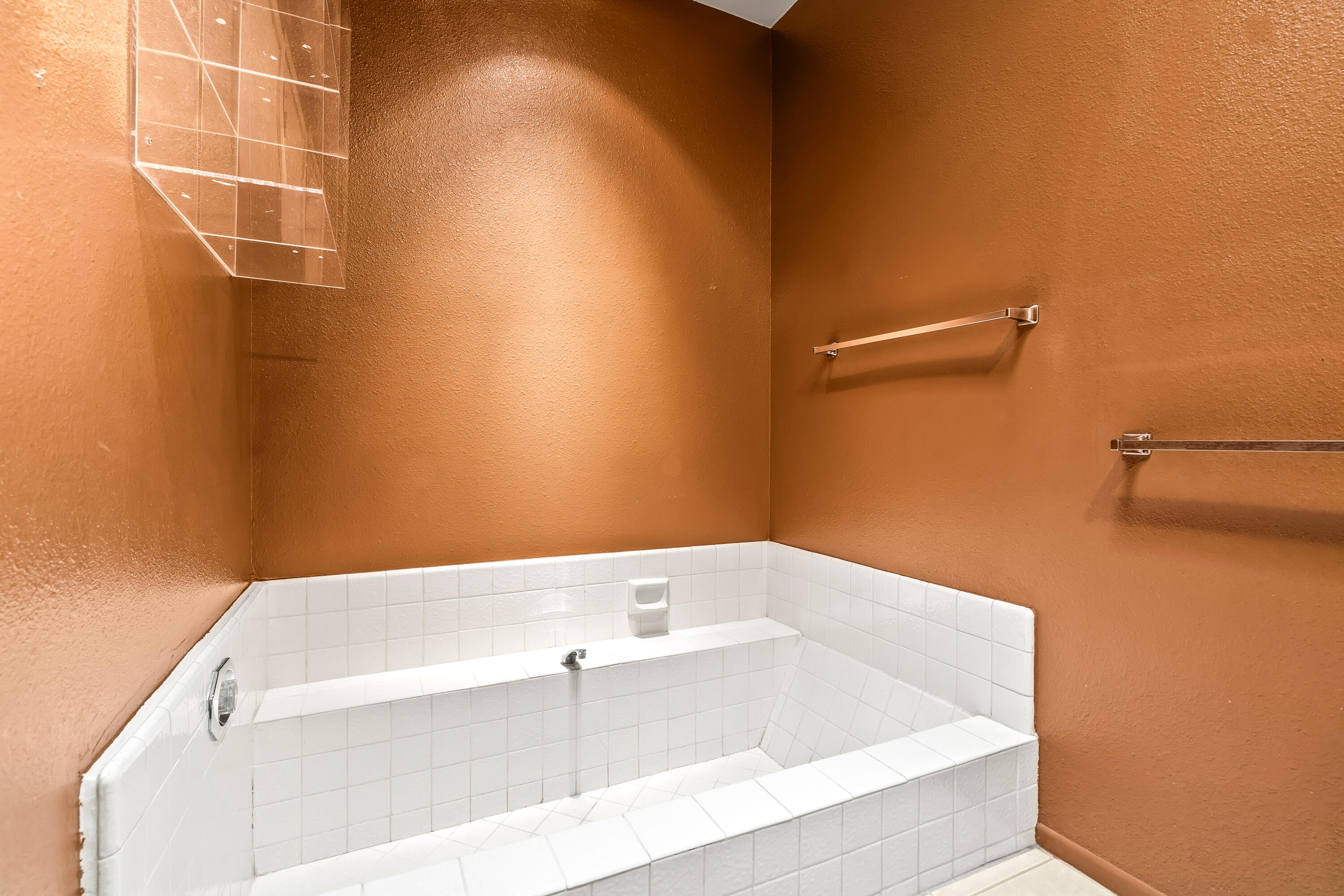 1384 East Andreas Road Palm Springs, CA 92262 - Photo 30 of 46 a bathroom with a bathtub