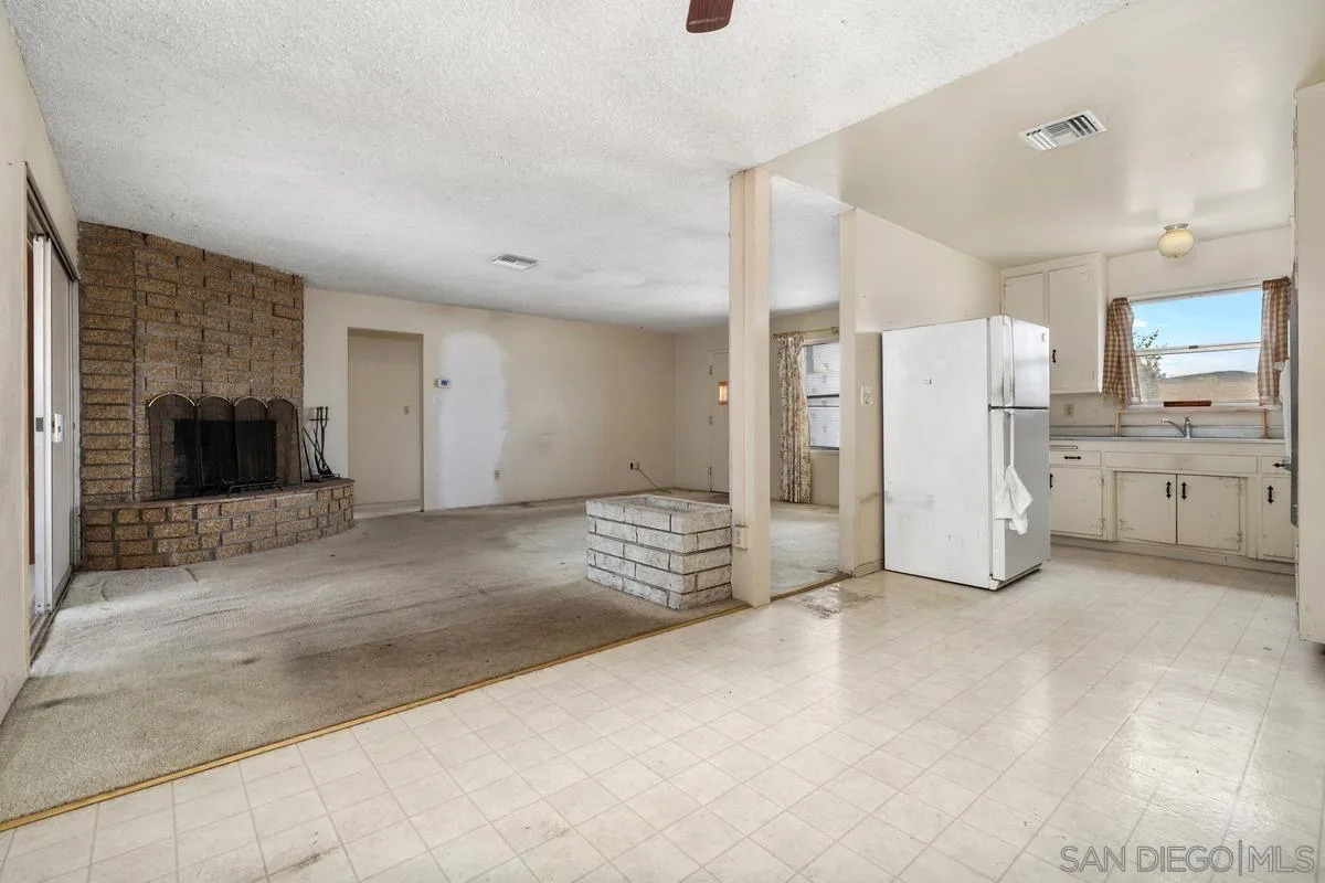 9218 Ellenbee Road Santee, CA 92071 - Photo 6 of 30