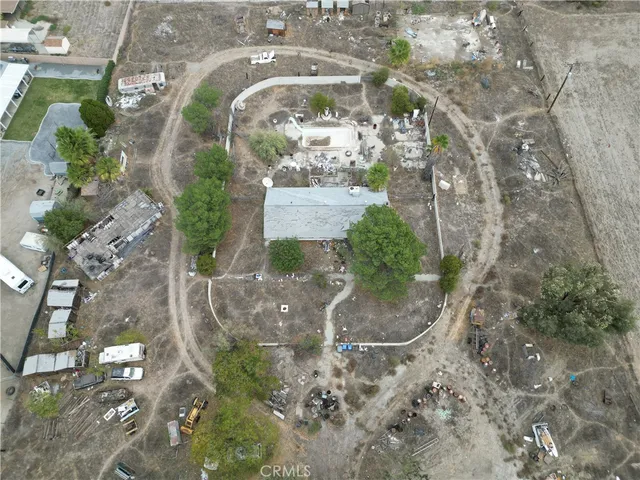a view of a dry back yard