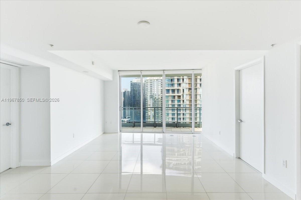92 Southwest 3rd Street, Unit 3804 Miami, FL 33130 - Photo 11 of 36 a view of an empty room with a window