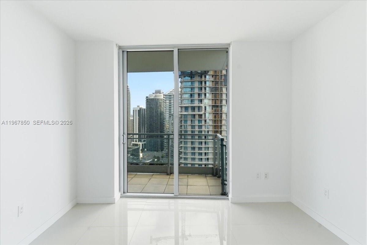 92 Southwest 3rd Street, Unit 3804 Miami, FL 33130 - Photo 25 of 36 a view of entryway with bathroom
