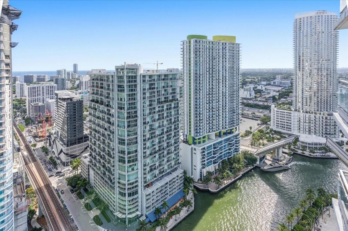 92 Southwest 3rd Street, Unit 3804 Miami, FL 33130 - Photo 29 of 36 a view of city with tall buildings