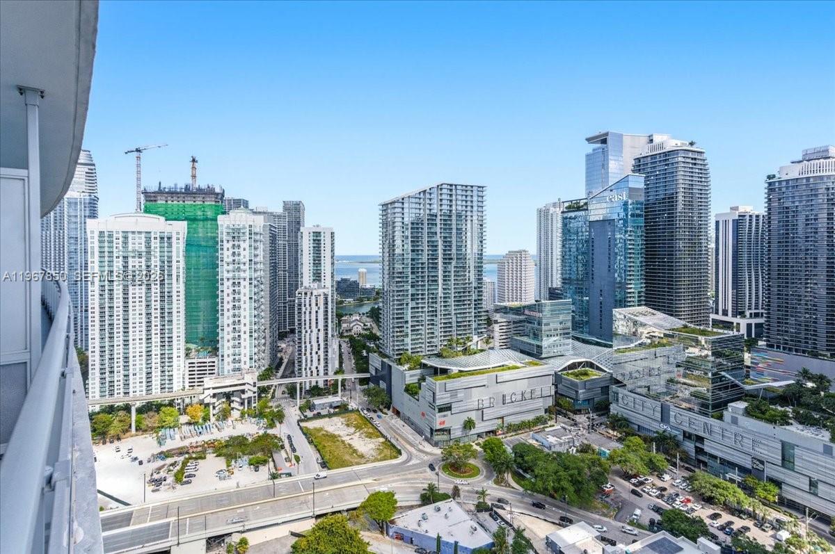 92 Southwest 3rd Street, Unit 3804 Miami, FL 33130 - Photo 30 of 36 a picture of city view