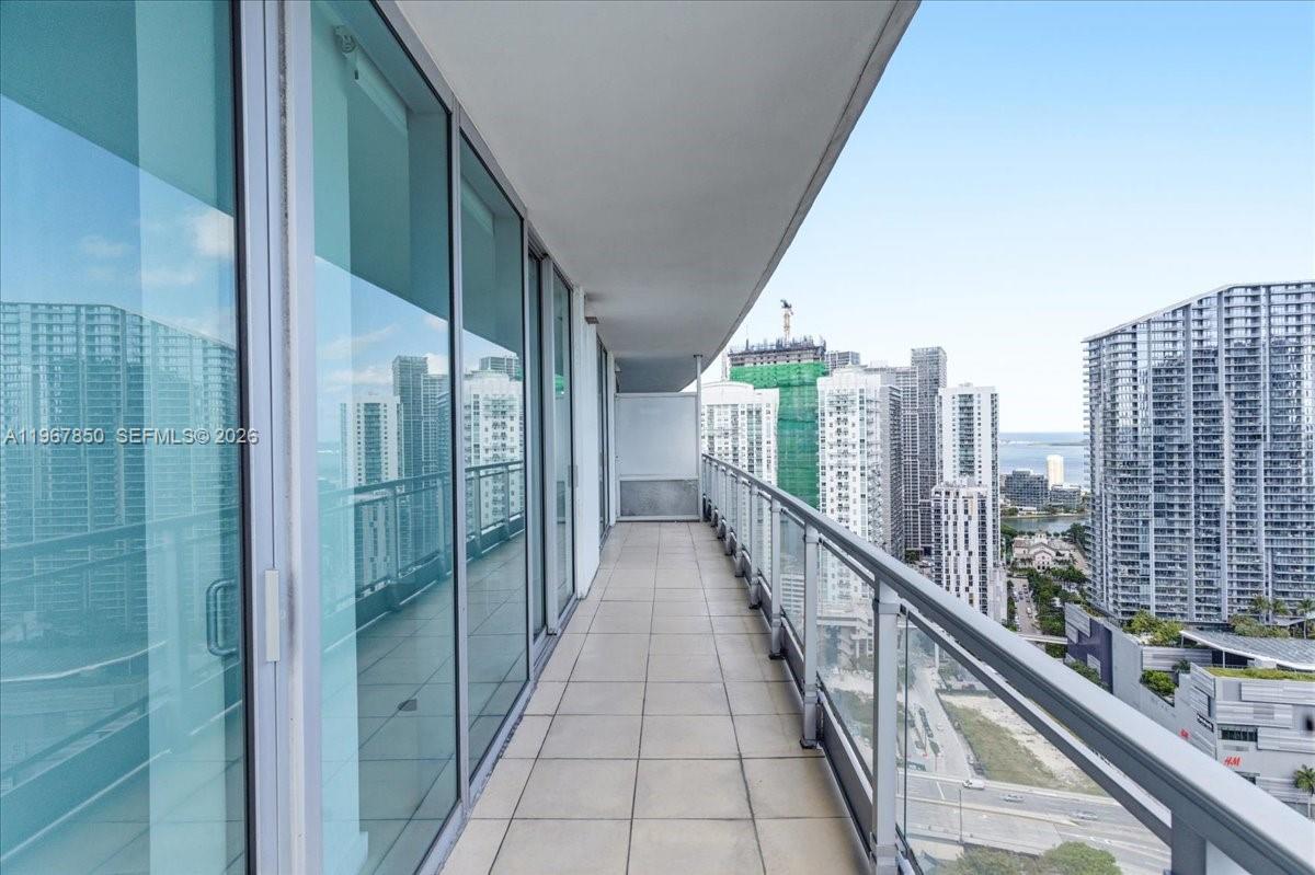 92 Southwest 3rd Street, Unit 3804 Miami, FL 33130 - Photo 31 of 36 a view of balcony with city view