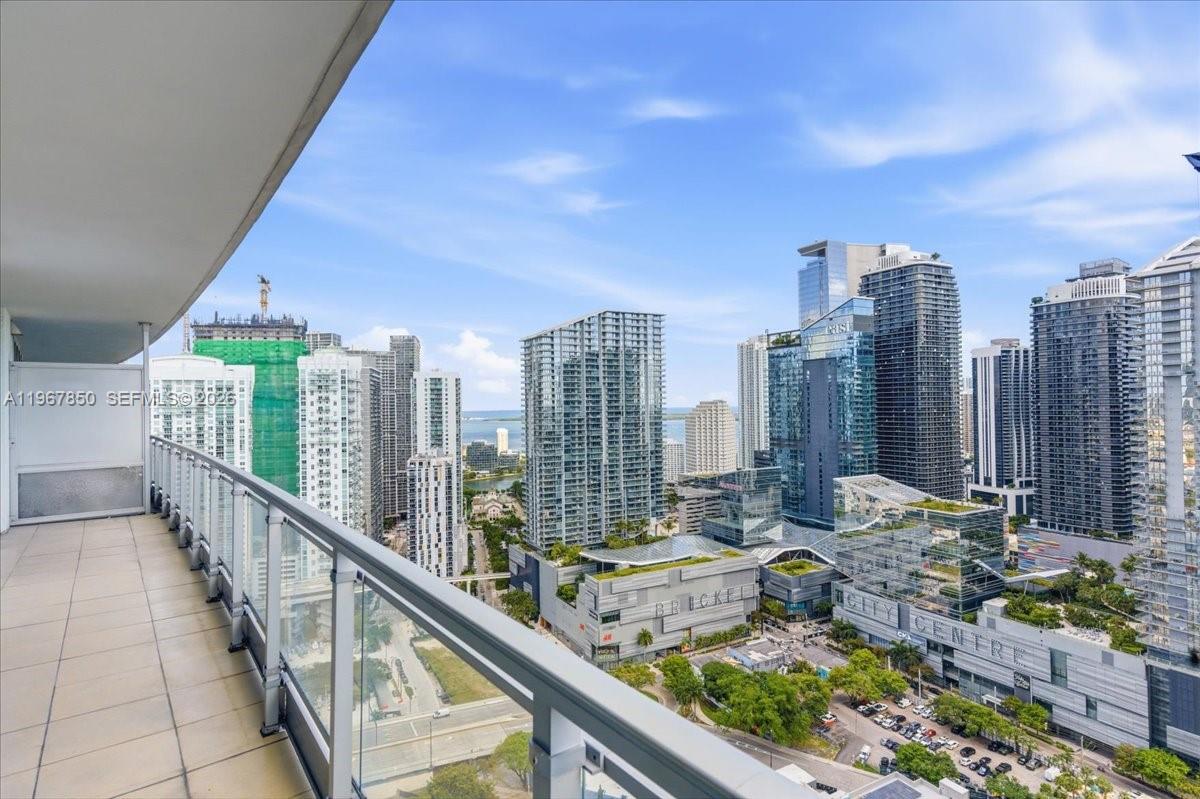 92 Southwest 3rd Street, Unit 3804 Miami, FL 33130 - Photo 32 of 36 a view of balcony with city view