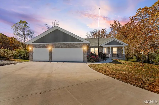 $415,000 | 25714 Walnut Creek Drive, Dow, IL 62022