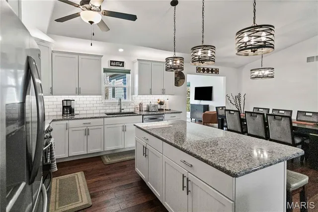 $415,000 | 25714 Walnut Creek Drive, Dow, IL 62022