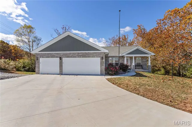 $415,000 | 25714 Walnut Creek Drive, Dow, IL 62022