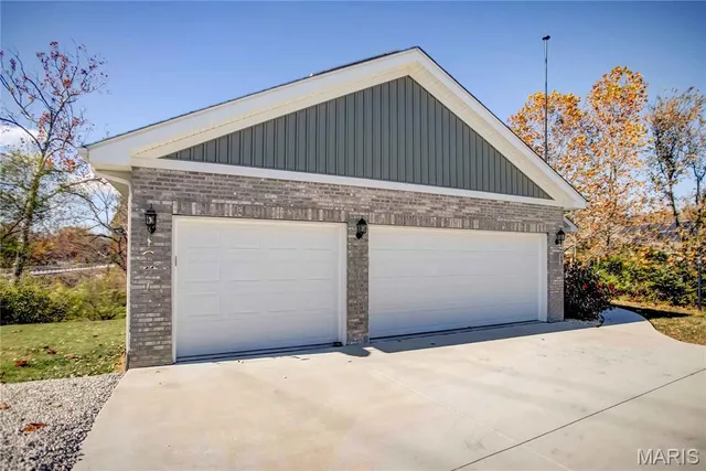 $415,000 | 25714 Walnut Creek Drive, Dow, IL 62022