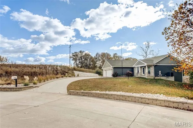 $415,000 | 25714 Walnut Creek Drive, Dow, IL 62022