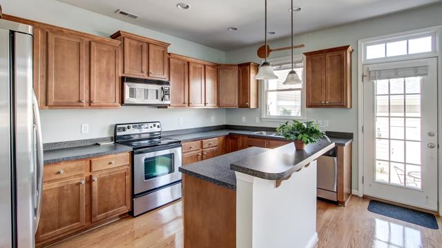 92 Pearl Street Franklin, TN 37064 - Photo 4 of 20 Cooking will be a pleasure in this sunny, well designed kitchen with hardwood floors, bar seating, stove, microwave & dishwasher. Fill the maple cupboards & pantry with food from the neighborhood Harris Teeter grocery store.