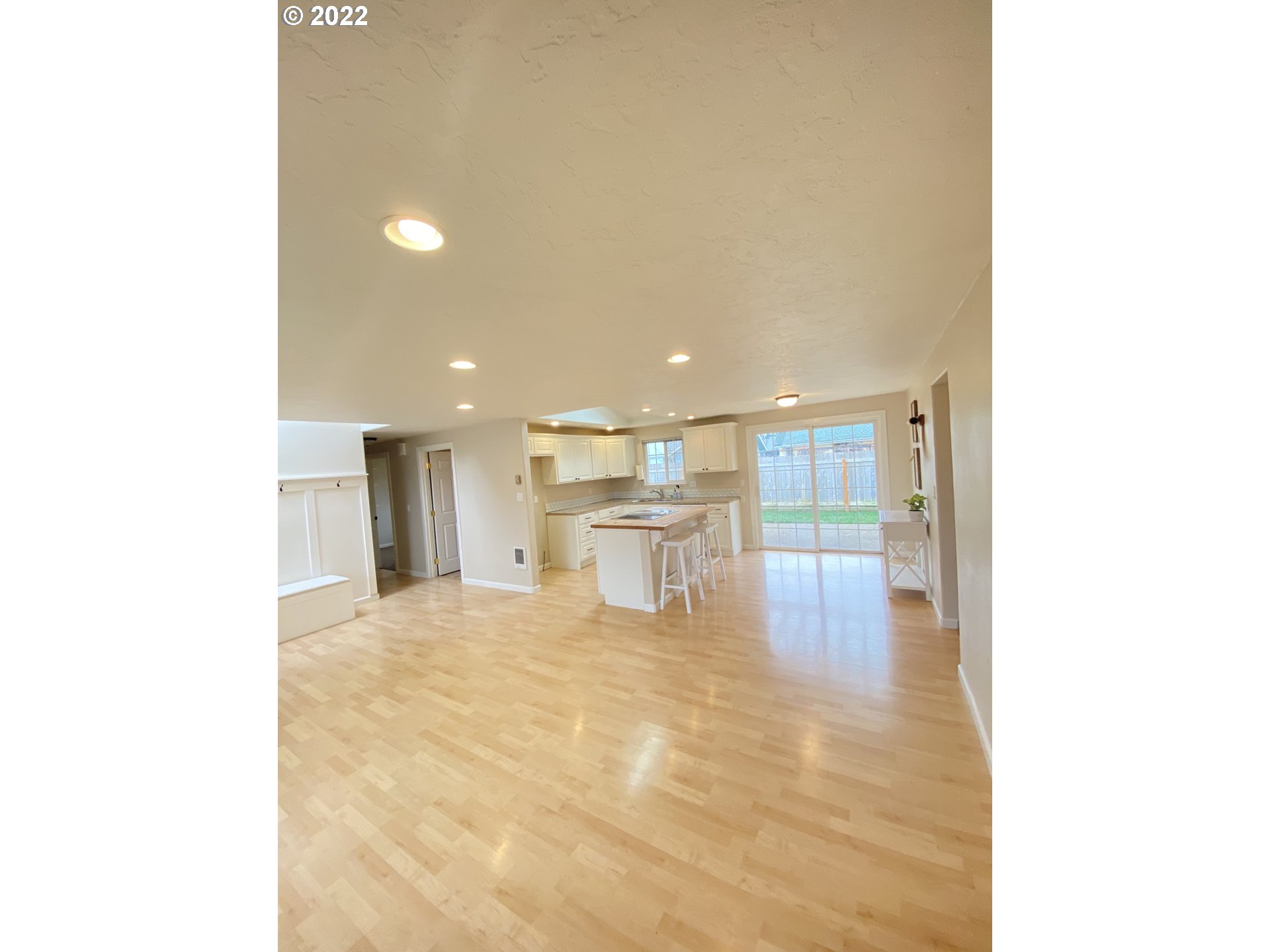 5330 B Street Springfield, OR 97478 - Photo 23 of 28 a view of a electric appliances in a room