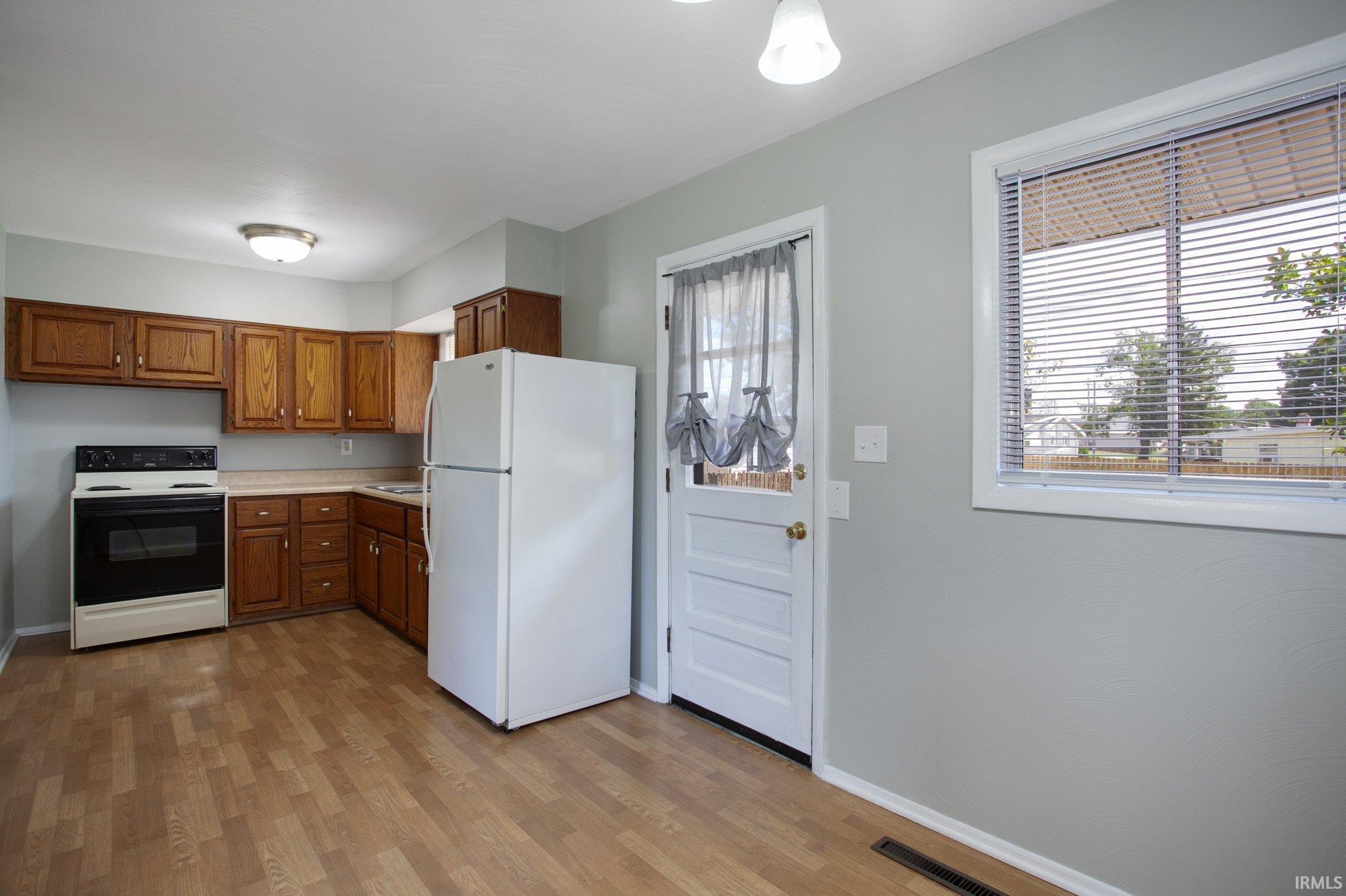 1228 Ryer Street South Bend, IN 46628 - Photo 8 of 30 Gallery Image 8