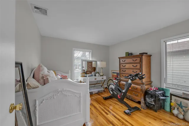 $975,000 | 26 Julia Lane, East Northport, NY 11731