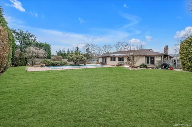 $975,000 | 26 Julia Lane, East Northport, NY 11731