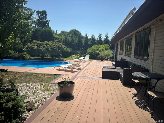 $975,000 | 26 Julia Lane, East Northport, NY 11731