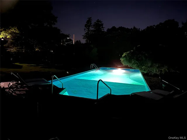 $975,000 | 26 Julia Lane, East Northport, NY 11731