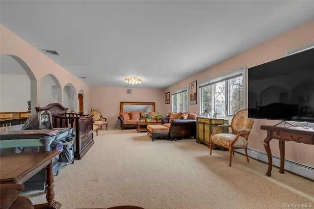 $975,000 | 26 Julia Lane, East Northport, NY 11731