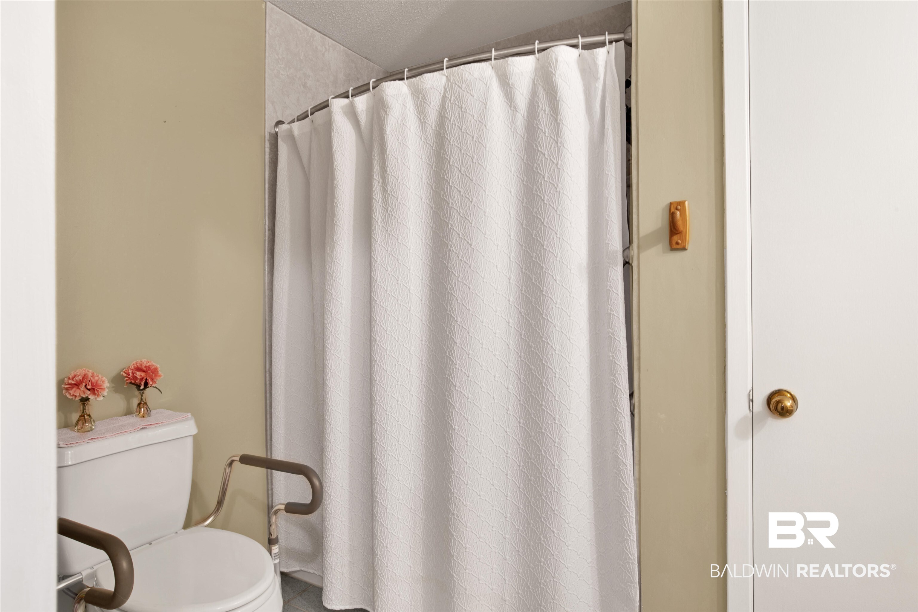 9987 Bay Meadows Avenue Fairhope, AL 36532 - Photo 17 of 37 guest bathroom