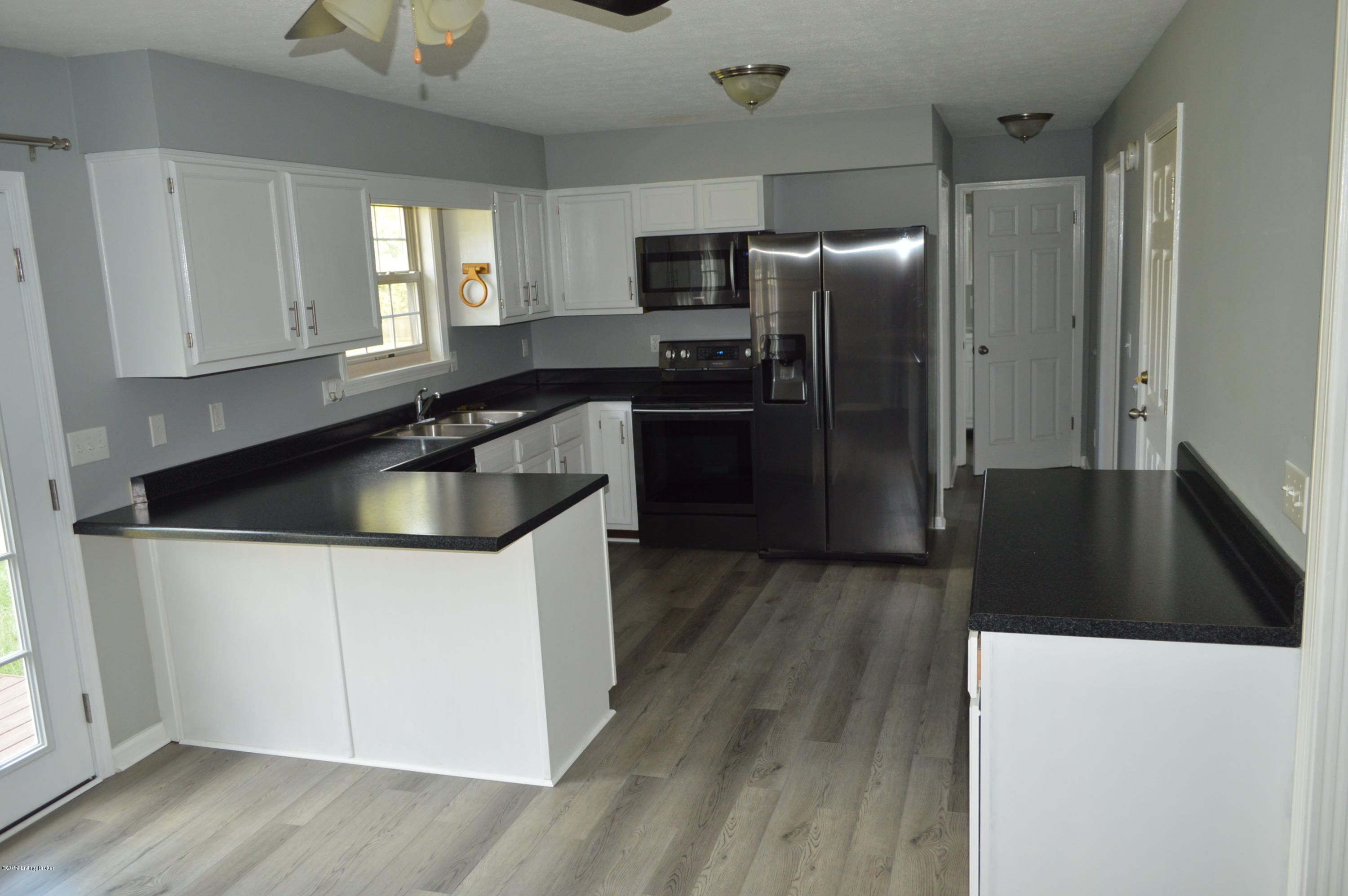 630 Rolling Hls Road Vine Grove, KY 40175 - Photo 2 of 28 DSC_0014