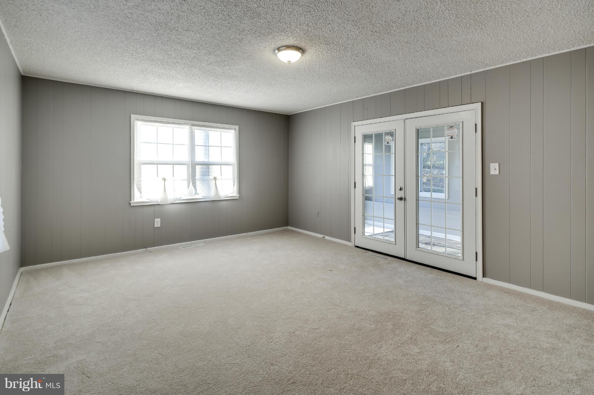 6803 Brompton Road Baltimore, MD 21207 - Photo 14 of 30 Living Room