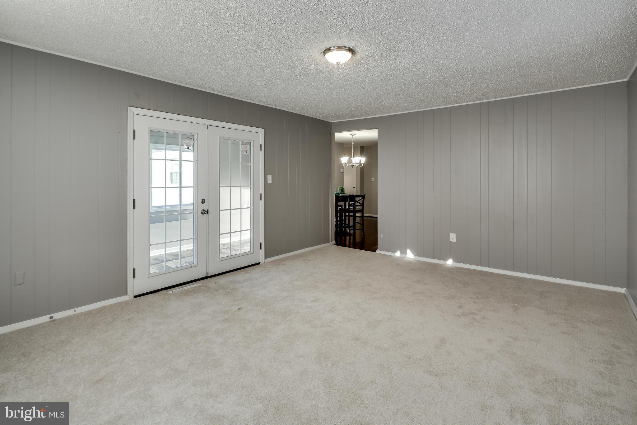 6803 Brompton Road Baltimore, MD 21207 - Photo 15 of 30 Living Room