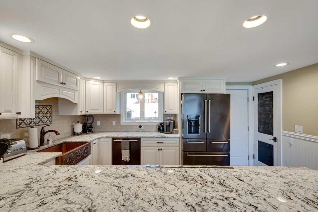 14 Frank Road Weymouth, MA 02191 - Photo 3 of 24 Gallery Image 3