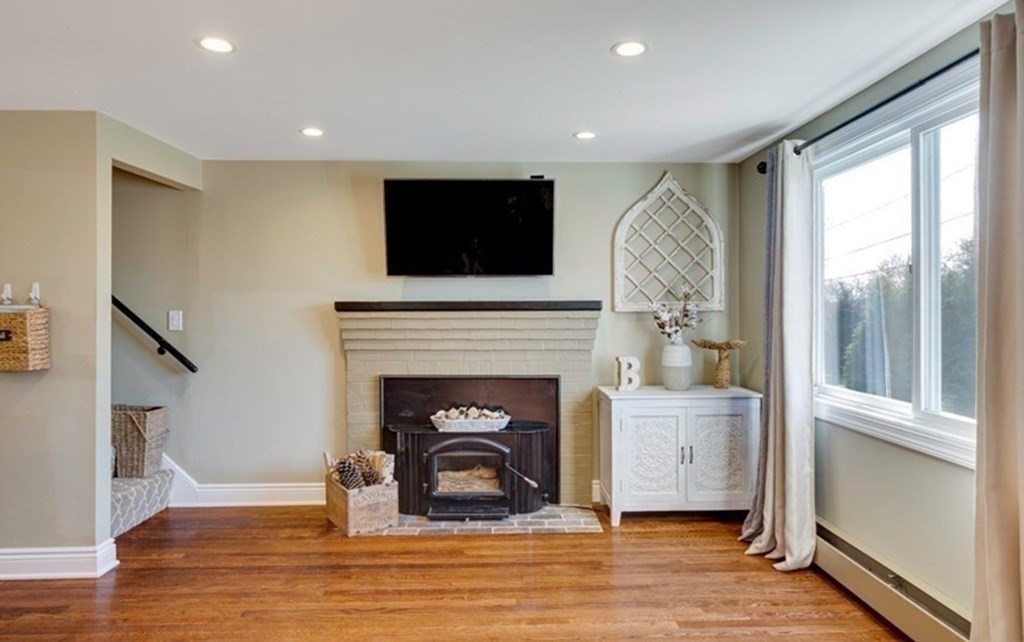 14 Frank Road Weymouth, MA 02191 - Photo 6 of 24 Gallery Image 6