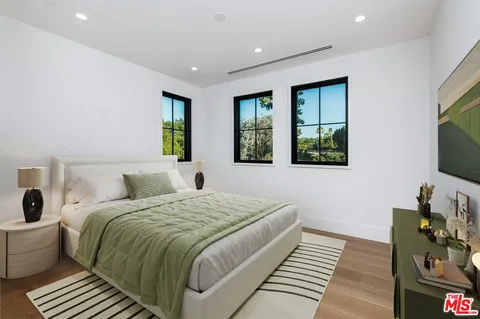 $5,599,000 | 16866 Mooncrest Drive, Encino, CA 91436