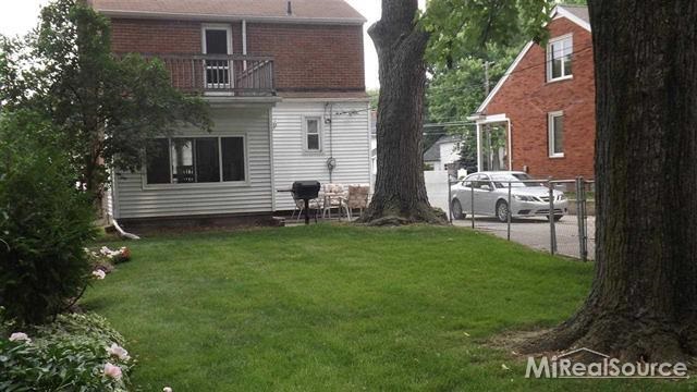 593 Vernier Road Grosse Pointe Woods, MI 48236 - Photo 3 of 30
