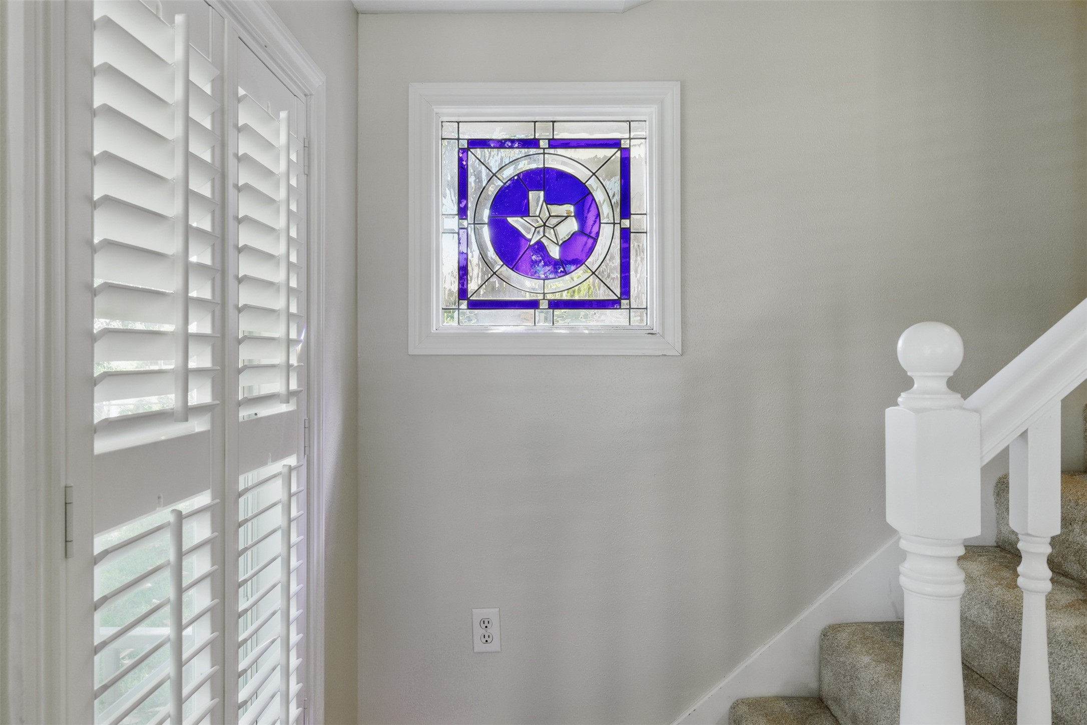 407 West Main Street Brenham, TX 77833 - Photo 25 of 50 a painting on the wall next to a window