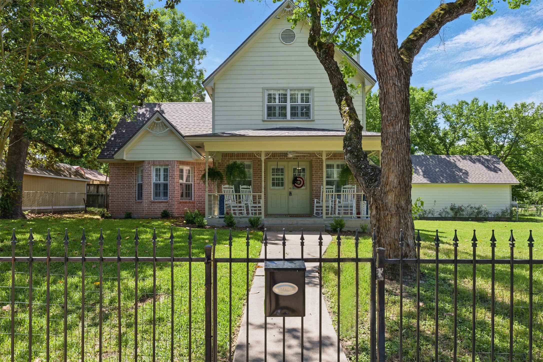 407 West Main Street Brenham, TX 77833 - Photo 3 of 50 a front view of a house with a garden