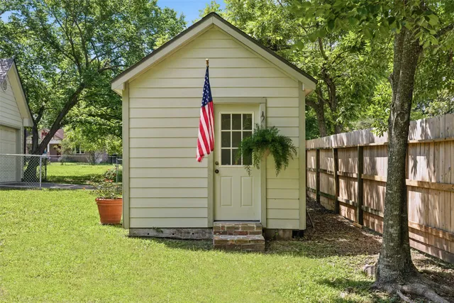 $365,000 | 407 West Main Street, Brenham, TX 77833