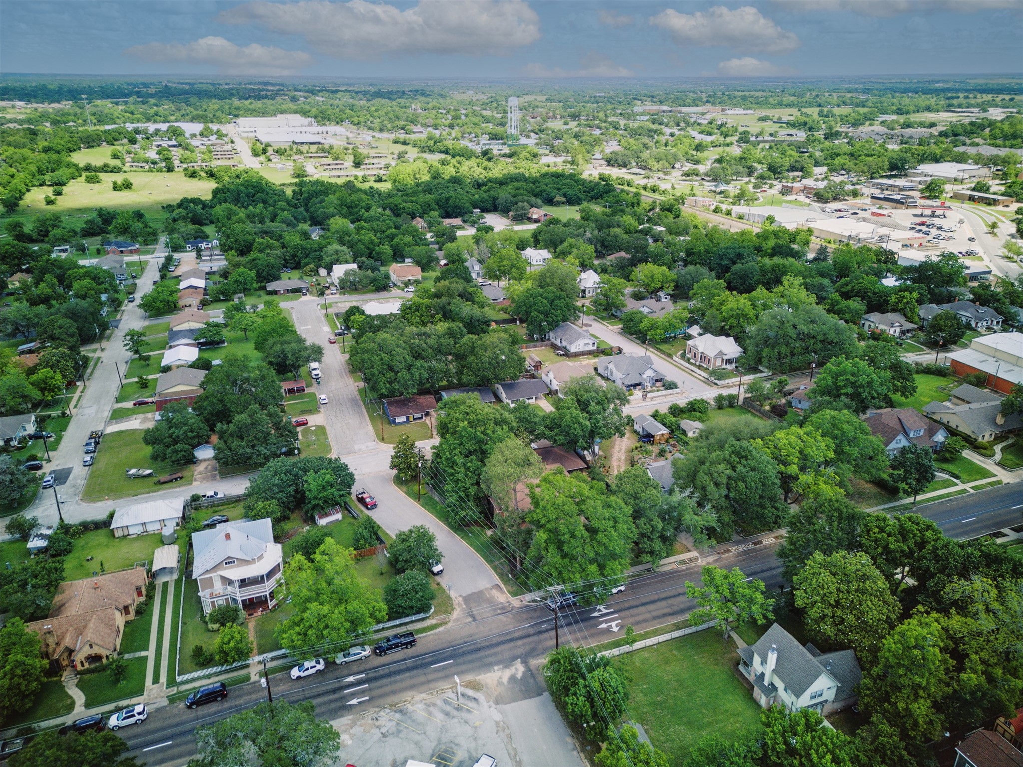407 West Main Street Brenham, TX 77833 - Photo 44 of 50 a view of a garden with plants and large trees
