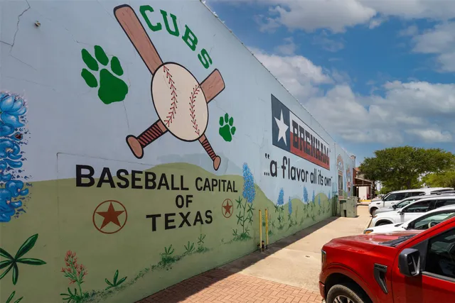 $365,000 | 407 West Main Street, Brenham, TX 77833