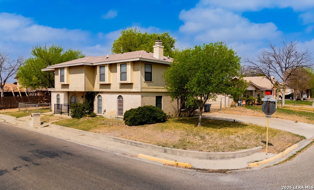 1801 Royal Ridge Drive Eagle Pass, TX 78852 - Photo 2 of 32