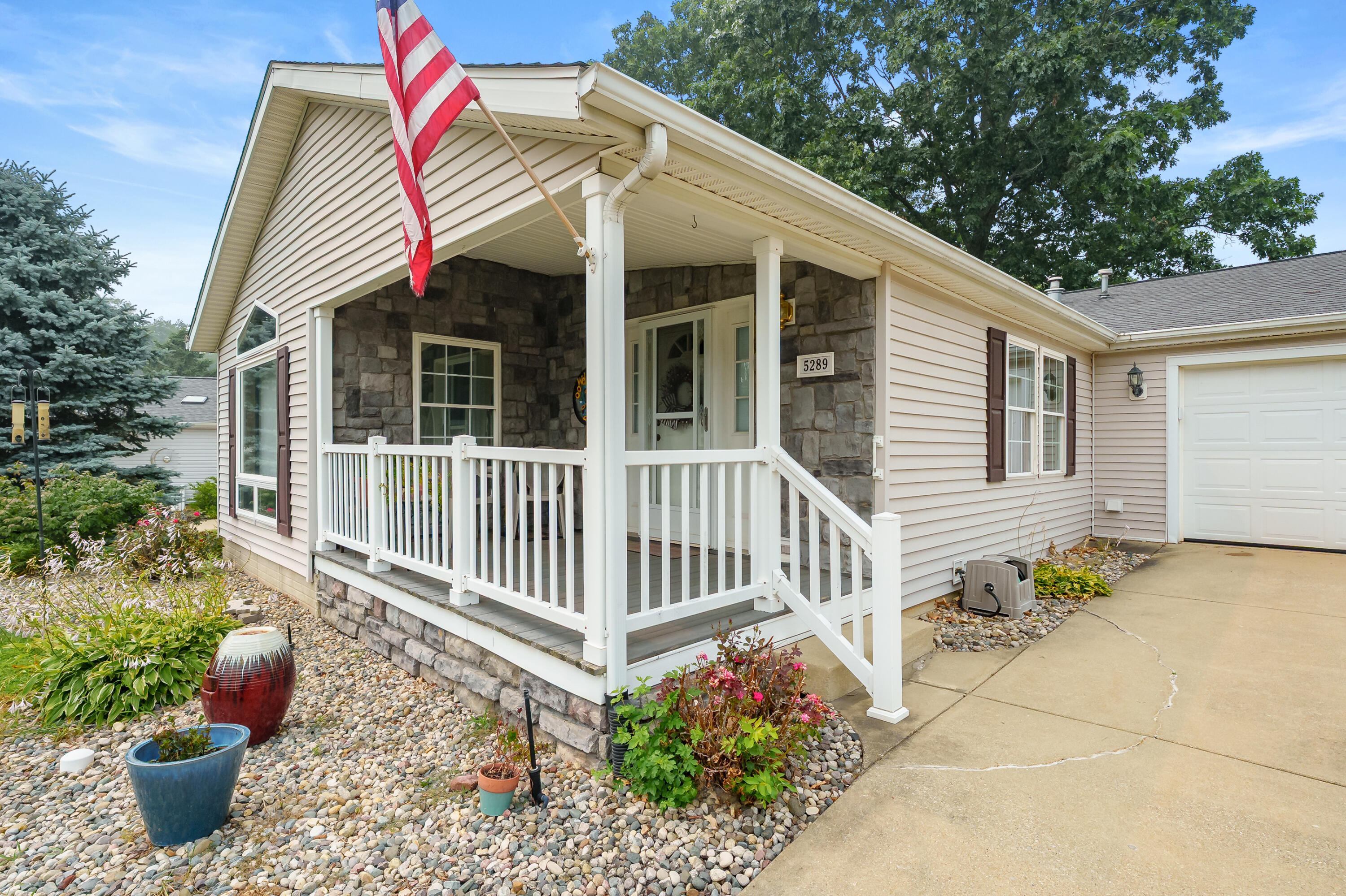 5289 Pine Arbor Ridge Kalamazoo, MI 49004 - Photo 1 of 27 Pine Arbor Ridge 5289 Kalamazoo 49004-28