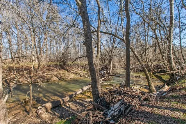a view of roof and outdoor space