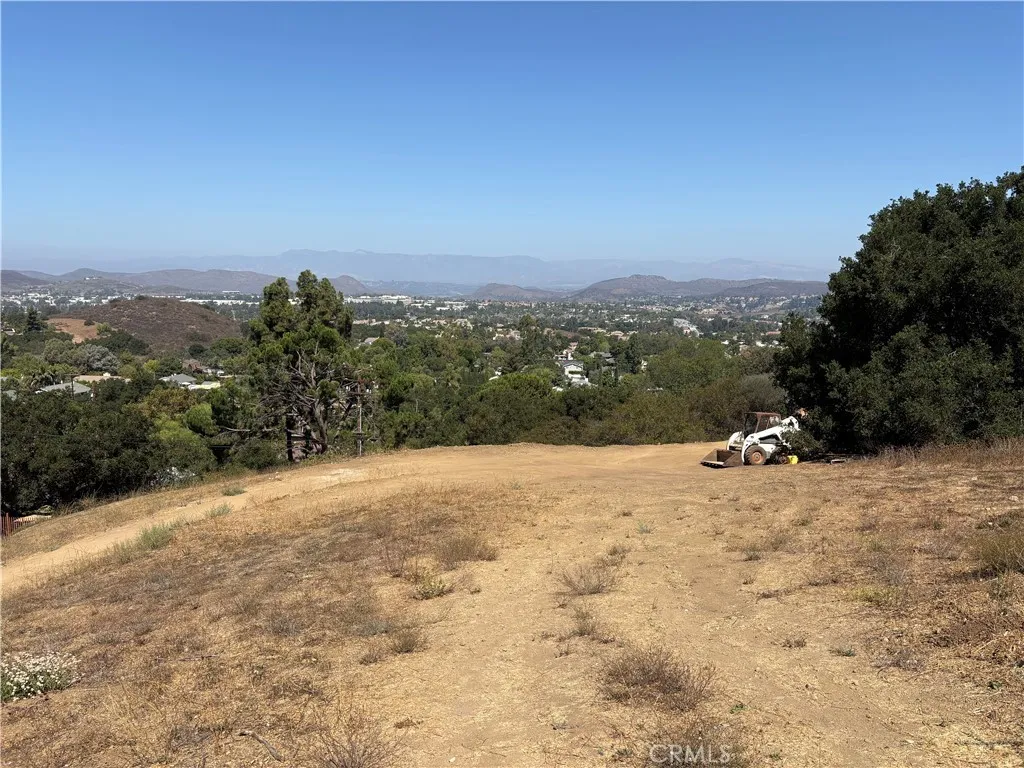 1 Donlin Road Thousand Oaks, CA 91320 - Photo 1 of 1 a view of a dry yard with a mountain
