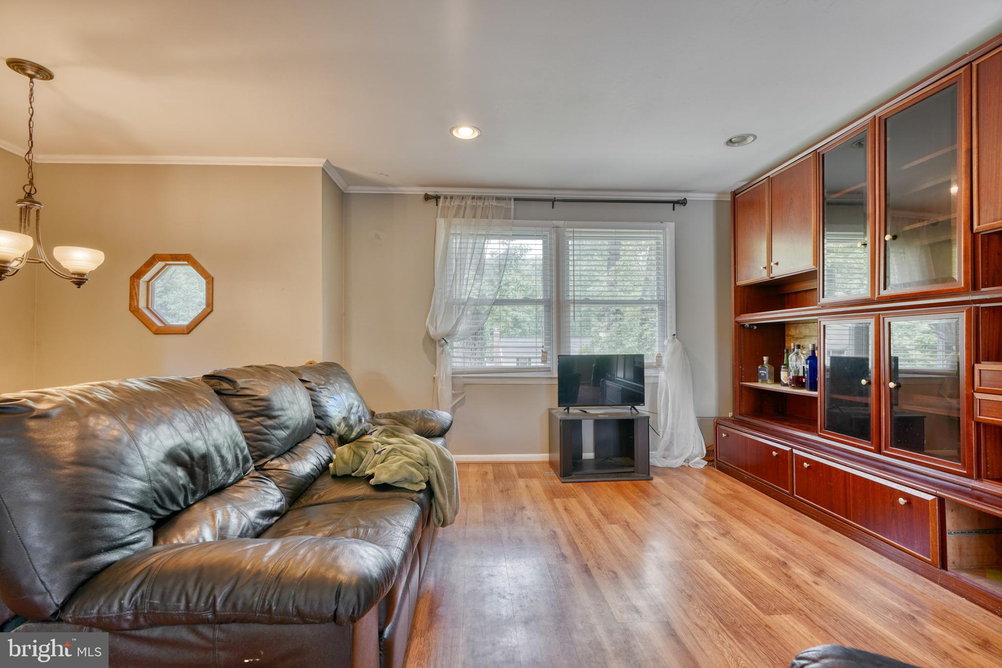 79 Circle Road Pasadena, MD 21122 - Photo 4 of 37