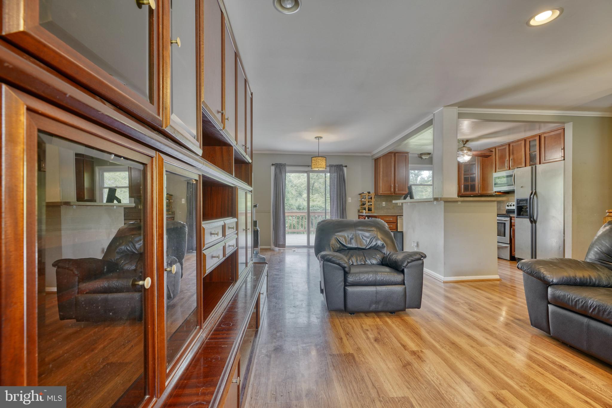 79 Circle Road Pasadena, MD 21122 - Photo 5 of 37