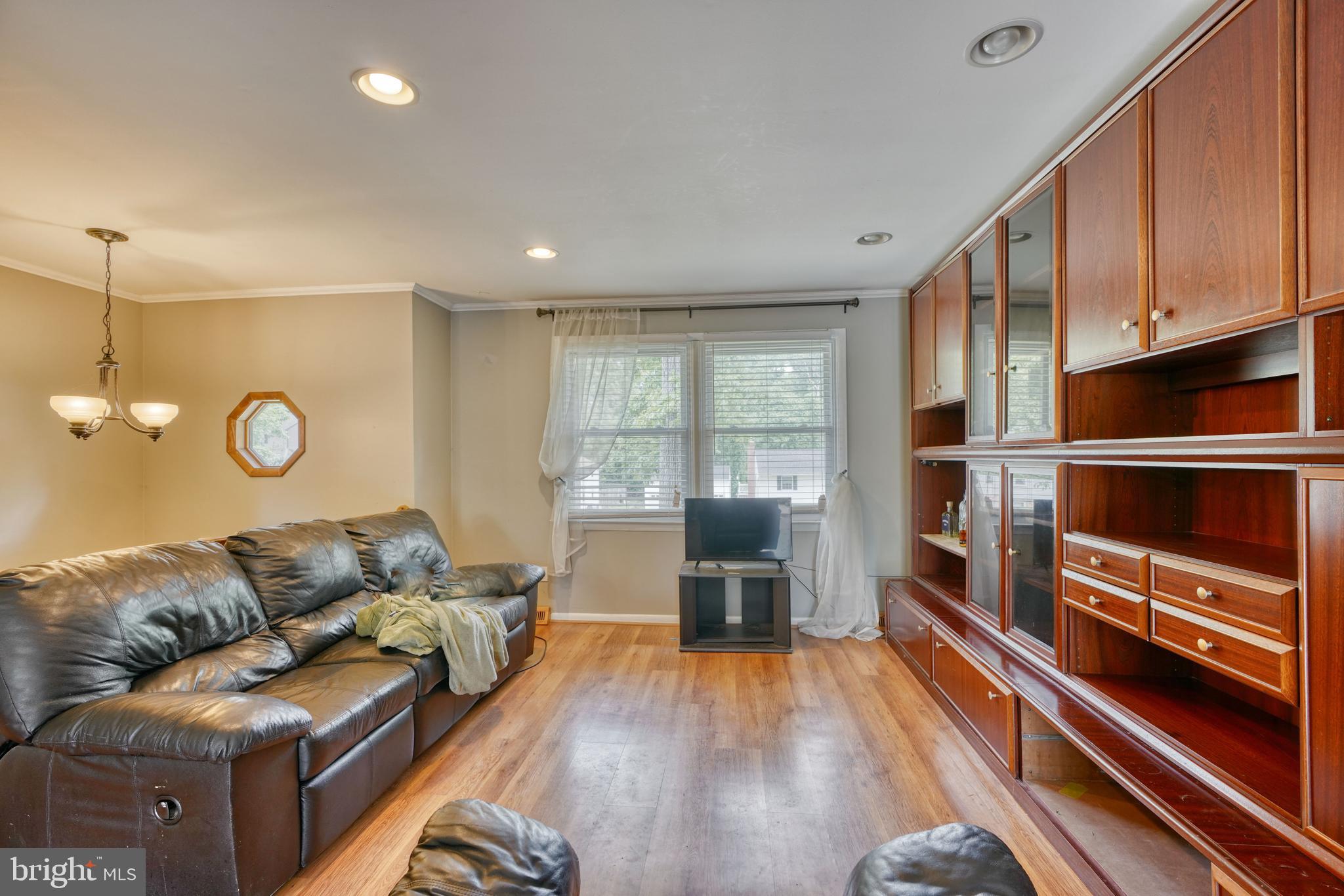 79 Circle Road Pasadena, MD 21122 - Photo 6 of 37