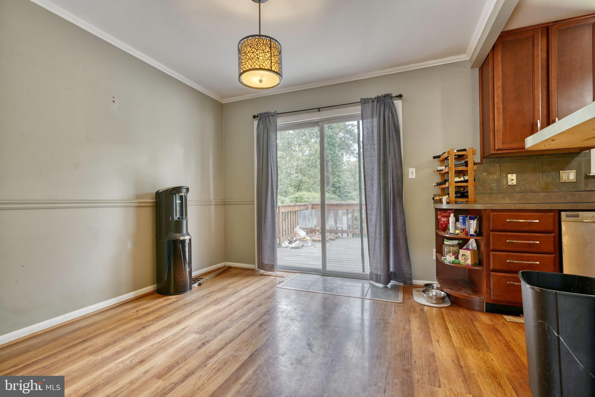 79 Circle Road Pasadena, MD 21122 - Photo 7 of 37