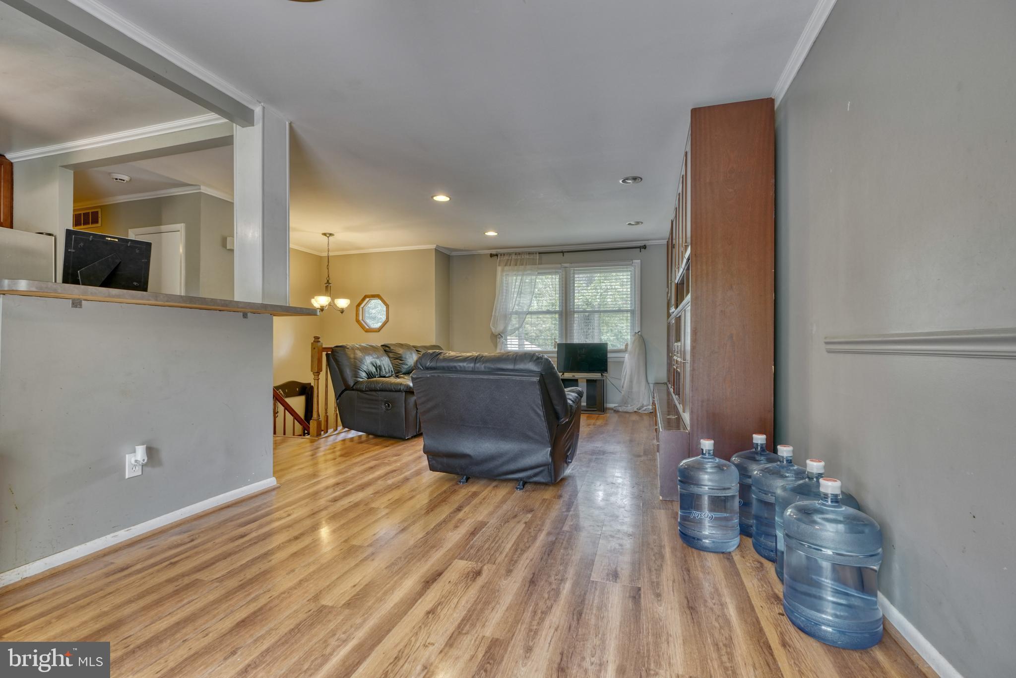 79 Circle Road Pasadena, MD 21122 - Photo 8 of 37