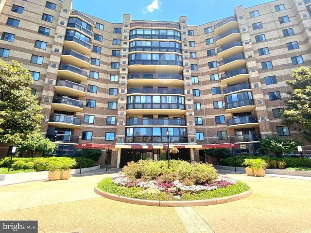 $2,950 | 8340 Greensboro Drive, Unit 207, McLean, VA 22102
